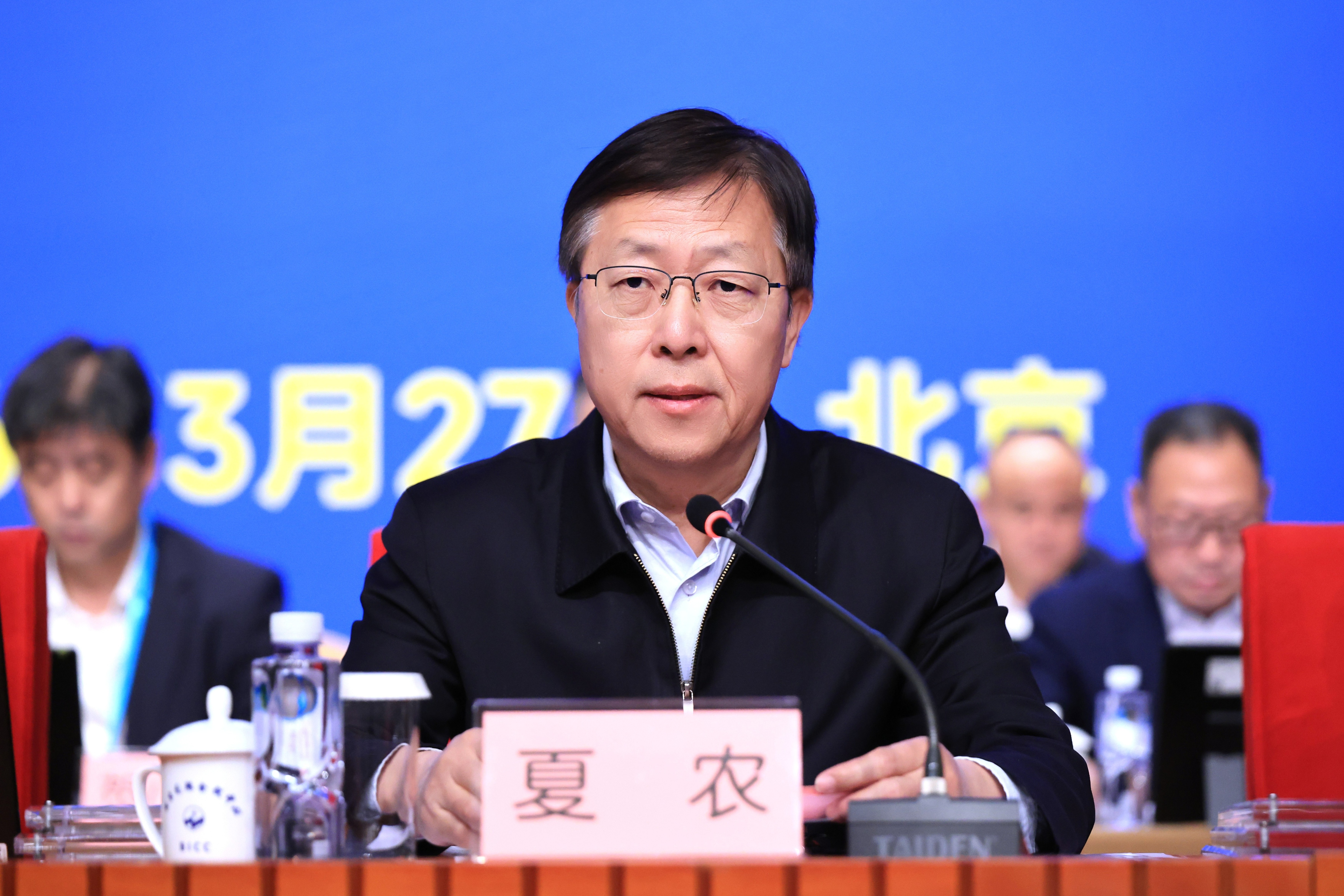 中国钢铁工业协会副会长夏农致辞并宣读中央社会工作部《关于304am永利集团第五届理事会负责人人选审核结果的通知》.JPG 中国钢铁工业协会副会长夏农致辞并宣读中央社会工作部《关于304am永利集团第五届理事会负责人人选审核结果的通知》.JPG