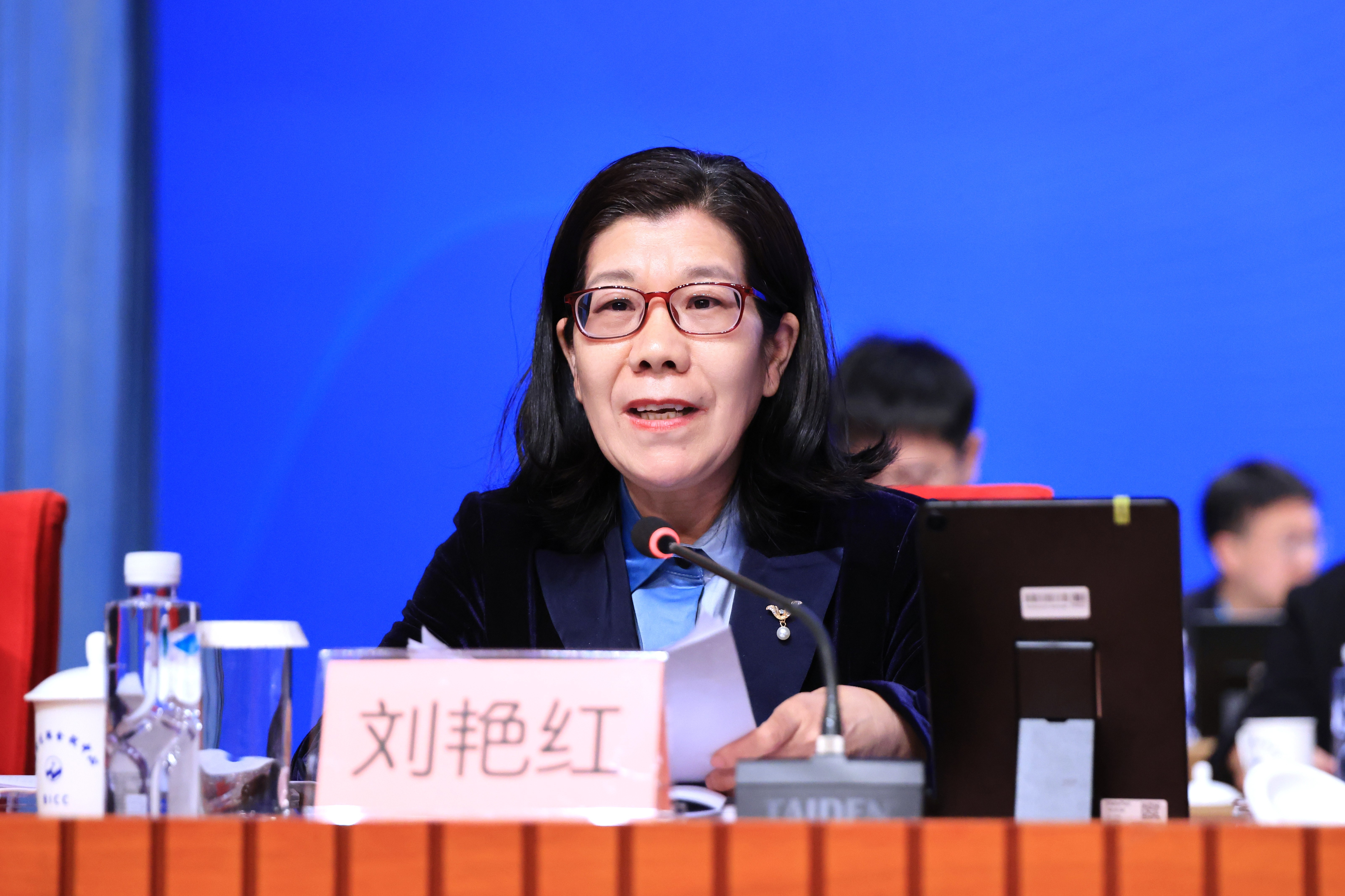 304am永利集团第一届监事会监事长刘艳红作第一届监事会工作报告.JPG 304am永利集团第一届监事会监事长刘艳红作第一届监事会工作报告.JPG