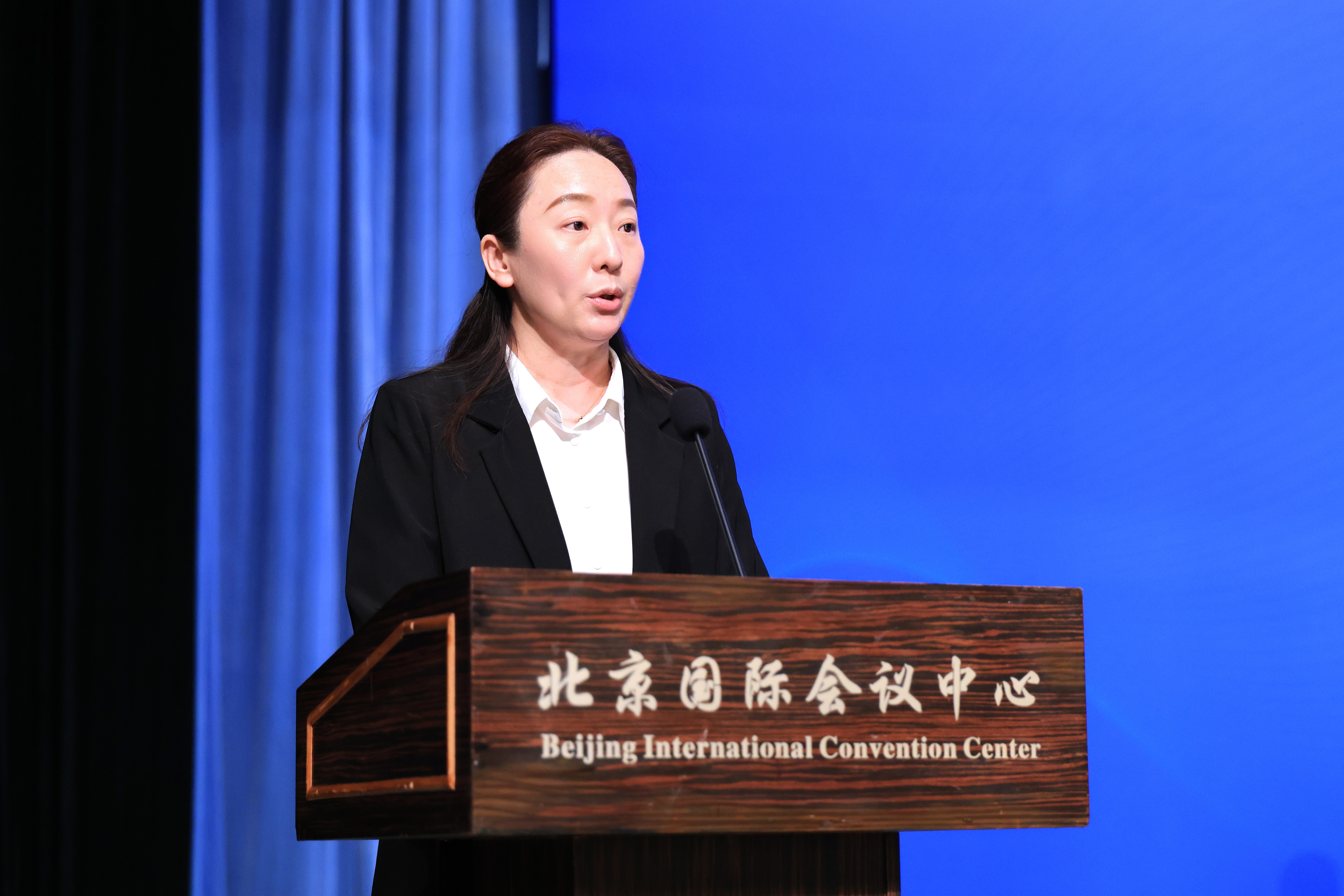 总监票人赵丹宇宣读无记名投票表决及选举结果.JPG 总监票人赵丹宇宣读无记名投票表决及选举结果.JPG